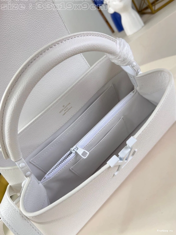 First bag ru MM-33*19*9CM CAPUCINES LOUIS VUITTON 0809